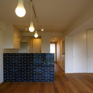 遠くの海を望む家【シニアライフを楽しむご夫婦の住まい】